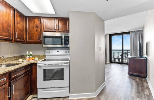 Myrtle Beach Condo | Grand Oceanfront 1Br Suite! Dogs OK!