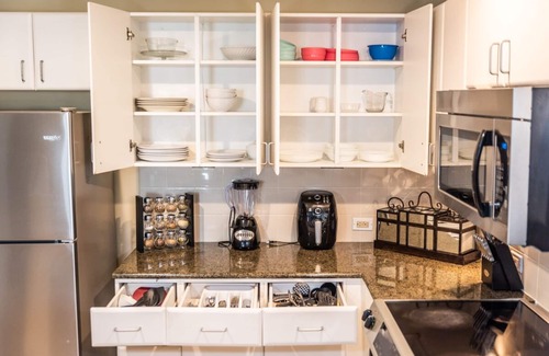 Panama City Beach Condo | GRAND PANAMA BEACHFRONT, 1ST FLR DIRECT to BEACH/POOL/TIKI. SMART TV & FREE WIFI