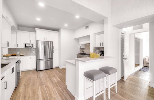 Old Northwood House | Grand Residence | Heated Pool | Beach Proximity | Emerald Key | RESlDENCES