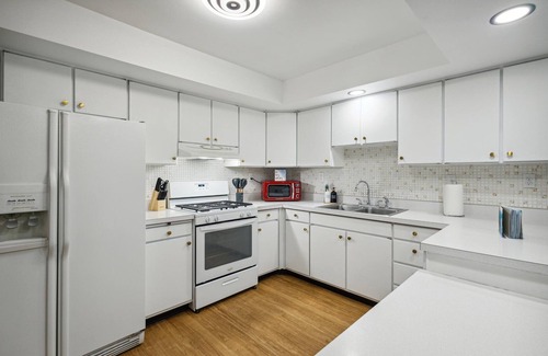 Michigan City House | Grand Reunion House 1/Hot Tub/Pet Friendly/Duplex
