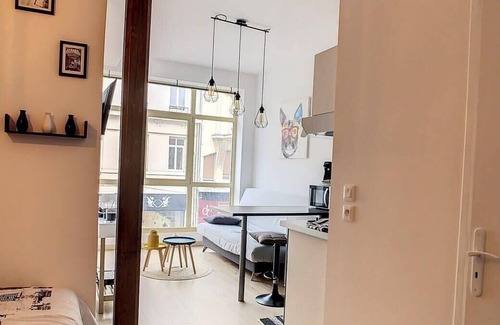 Saint-Quentin Apartment | Grand Studio cosy spacieux centre-ville 4pers