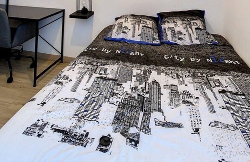 Saint-Quentin Apartment | Grand Studio cosy spacieux centre-ville 4pers