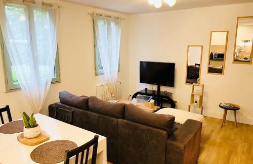 Auxerre Apartment | Grand studio Ô Joie