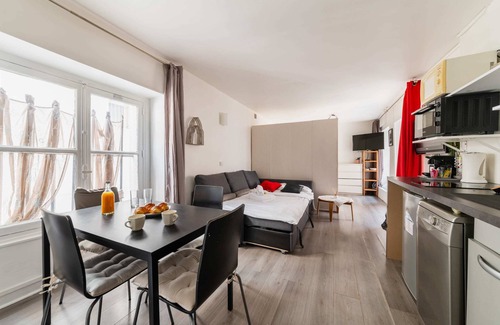 Porte-Saint-Martin Apartment | Grand Studio tout confort – République Paris 10