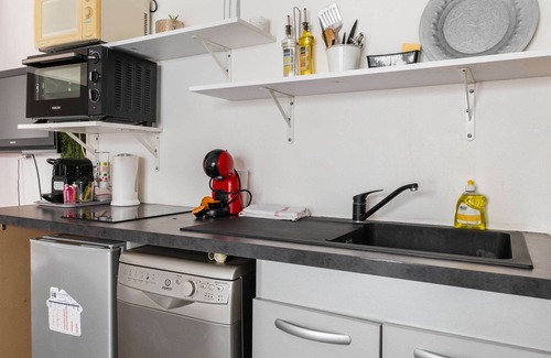 Porte-Saint-Martin Apartment | Grand Studio tout confort – République Paris 10