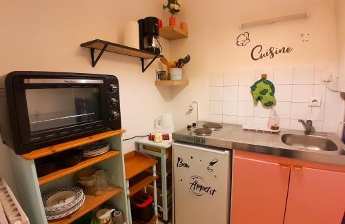 Sartrouville Apartment | Grand T1 proche RER A, Vrai lit, Cuisine séparée