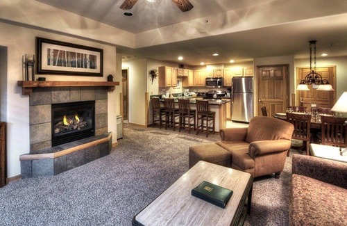 Four O'Clock Condo | GRAND TIMBER LODGE, Breckenridge 2 bedroom, 1/10/26- 1/17/26