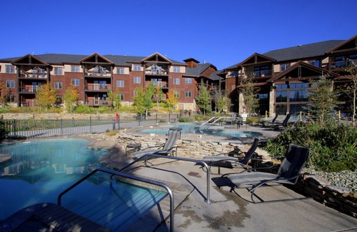 Four O'Clock Condo | GRAND TIMBER LODGE, Breckenridge 2 bedroom, 1/10/26- 1/17/26