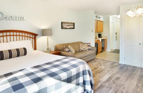 Acme Apartment | Grand Traverse Bay Waterfront Condo