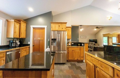 Interlochen House | Grand Traverse Therapy-Hot Tub/PoolTable/AC