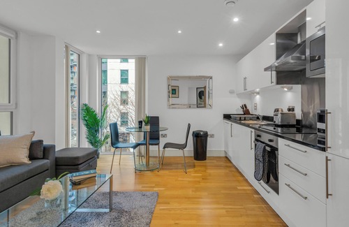 Canary Wharf Apartment | Grand Two Bedroom Apartment in Canary Wharf by MySquare