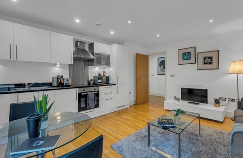Canary Wharf Apartment | Grand Two Bedroom Apartment in Canary Wharf by MySquare