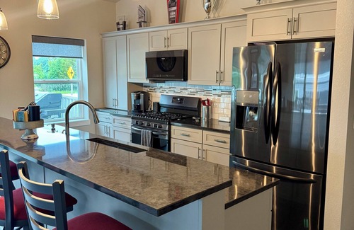 Elkhart Lake Condo | GRAND VILLA Luxury 5-Bed Motorsport Retreat–1 Mi to Road America & Elkhart Lake