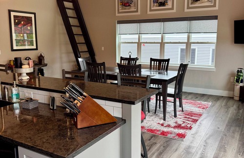 Elkhart Lake Condo | GRAND VILLA Luxury 5-Bed Motorsport Retreat–1 Mi to Road America & Elkhart Lake