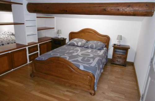 Cavaillon Bed & Breakfast | Grande chambre d'hôte dans maison provençale avec piscine