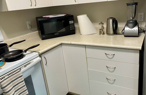 Grande Prairie Apartment | Grande Prairie 2 BR/1 BATH/Furnished/Patio & BBQ/24 hrs scrty camera/Free prking