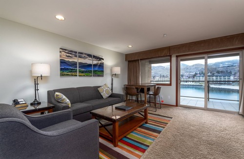 Chelan Condo | Grandview River View 645! Luxury Waterfront condo, sleeps up to 6!