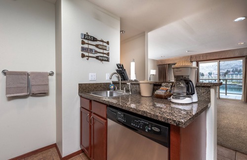 Chelan Condo | Grandview River View 645! Luxury Waterfront condo, sleeps up to 6!