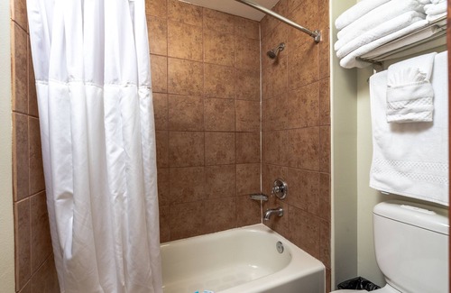 Chelan Condo | Grandview River View 645! Luxury Waterfront condo, sleeps up to 6!