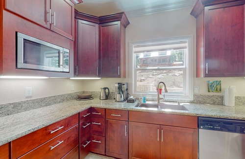 Yosemite National Park House | Granite Tranquility - Yosemite West Home with gas fireplace & private sauna