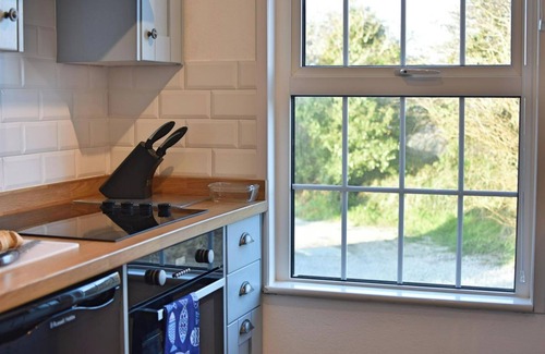 Saint Erth Praze Cottage | Granny Polly's Cottage - dog friendly idyllic retreat near the beach
