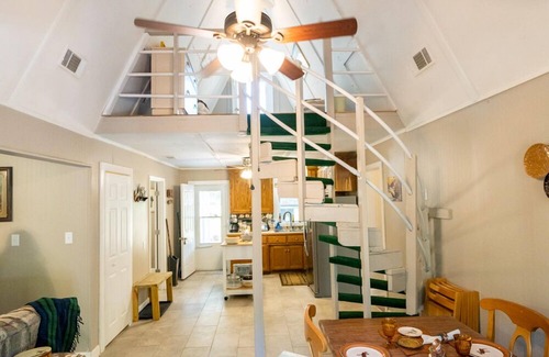 Bismarck Cottage | Granny's Hidden Cottage by Lake DeGray, AR