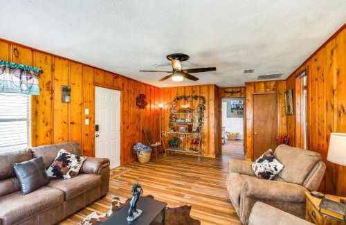 Grapeland House | Grapeland Farm Retreat with Pool, Grill and Fire Pit