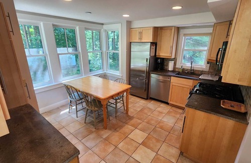 Bar Harbor Cottage | Grapevine Cottage-Charming 1-Bedroom Retreat Near Acadia National Park