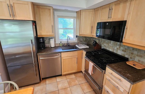 Bar Harbor Cottage | Grapevine Cottage-Charming 1-Bedroom Retreat Near Acadia National Park