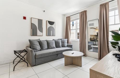South of Fifth Apartment | Grazia Holiday Suites - Near The Beach !