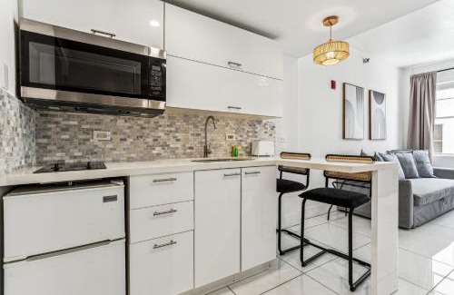 South of Fifth Apartment | Grazia Holiday Suites - Near The Beach !