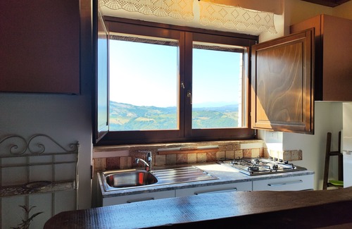 Penna San Giovanni House | GrazieSole Farmhouse whole house exclusively, facing the Sibillini Mountains