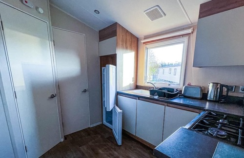 Clacton-on-Sea House | Great 10 berth caravan at Martello Beach Holiday Park ref 29045DW