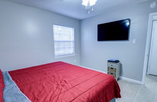 Hannon Park Condo | Great 2 and bedroom near downtown