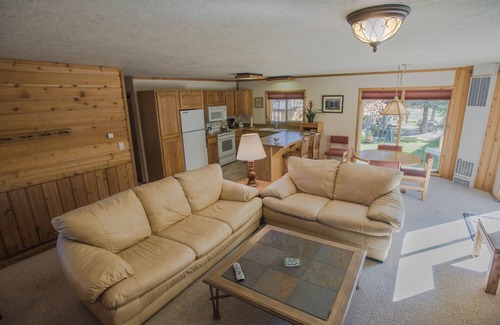Ketchum Condo | Great 2 bed condo, Private deck & hot tub. Best location in Ketchum!