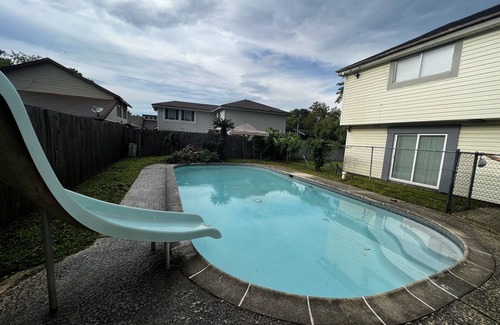 Clodine House | Great 3 Bedroom & 2 Bathroom with Large POOL
