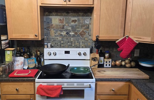 Livingston House | Great 3-bedroom with elegant garden view, dog friendly, & close to downtown.