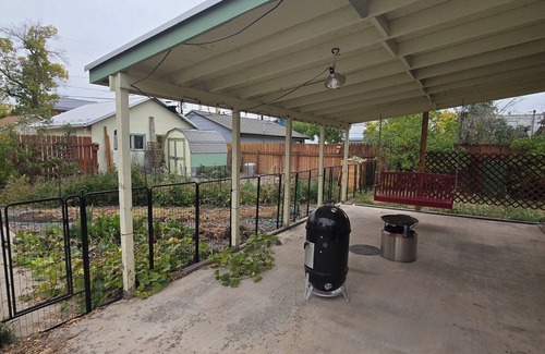 Livingston House | Great 3-bedroom with elegant garden view, dog friendly, & close to downtown.