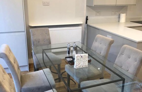 Tooting Apartment | Great 4 Bedroom home in Tooting