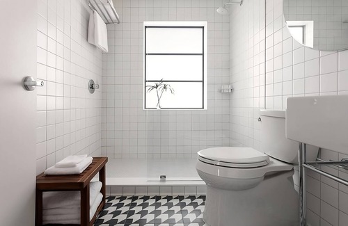 Central Beach Hotel | Great Amenities! Pool, Pets Allowed! Minutes to Fort Lauderdale Beach!