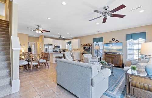 Surfside Beach House | Great Beach House-Private Pool- 3 min walk to the beach, new pier & restaurants