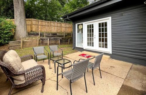 Northport House | Great Cabin Perfect for Small Groups in Northport, Alabama