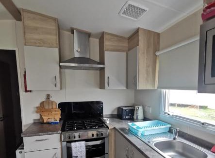 Harwich Other | Great Caravan With Modern Furnishings At Dovercourt Holiday Park Ref 44007D