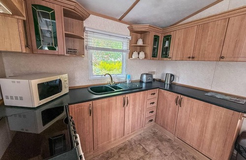 Skegness House | Great caravan with spacious decking Southview Holiday Park, Skegness ref 33035V