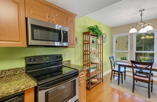 Gulf Gate Estates Condo | Great Condo Near Siesta Key Beach