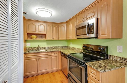 Gulf Gate Estates Condo | Great Condo Near Siesta Key Beach