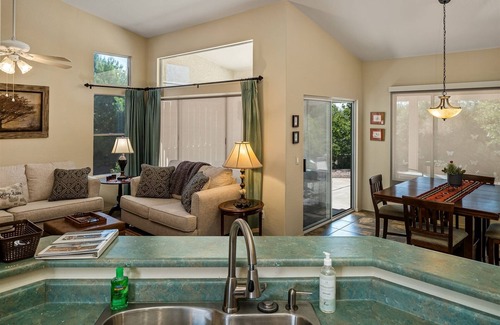 Cottonwood House | Great Cottonwood Location! Community Pool & Hot Tub! - Bronco - S021