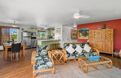 Hanalei House | Great Deal in Hanalei AC and walking distance to attractions with views