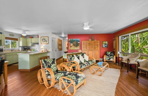 Hanalei House | Great Deal in Hanalei AC and walking distance to attractions with views