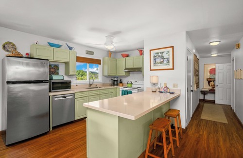 Hanalei House | Great Deal in Hanalei AC and walking distance to attractions with views